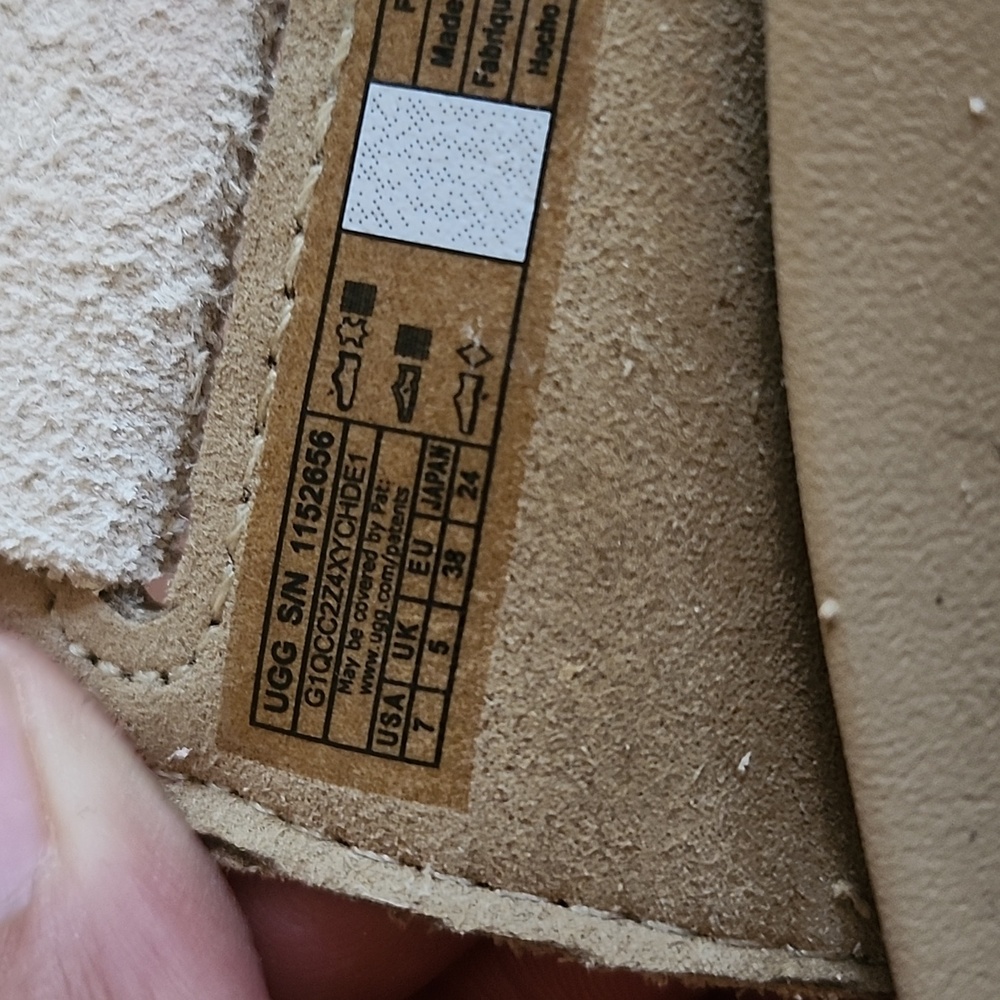 UGG White and Tan Sandals with Padded Straps - Picture 2 of 11